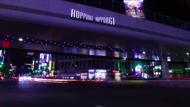 Μια νύχτα timelapse του δρόμου νέον στο Roppongi Τόκιο ευρεία κλίση shot — Αρχείο Βίντεο