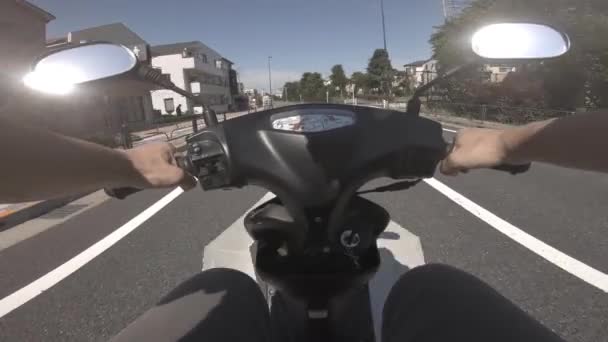 Eine Sichtweise des Fahrens mit dem Fahrrad auf der Oume Avenue in Tokio — Stockvideo