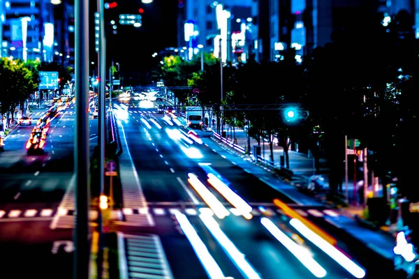 Une rue urbaine miniature de nuit à Aoyama tiltshift — Photo