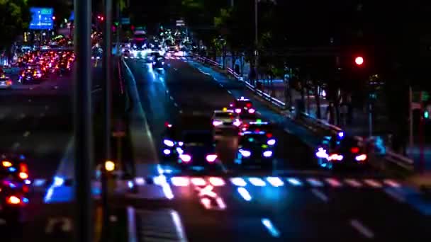 Un timelapse notturno della strada urbana in miniatura di Aoyama tiltshift panning — Video Stock