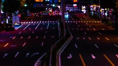 Aoyama 'daki minyatür şehir caddesinin gece vardiyası.