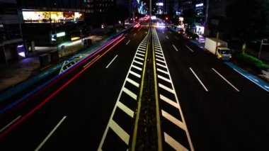Aoyama 'daki şehir caddesinin gece görüntüsü.
