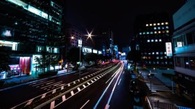 Aoyama 'daki şehir caddesinde bir gece zamanlaması.