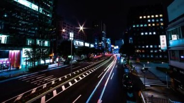 Aoyama 'daki şehir caddesinin gece zoom' u