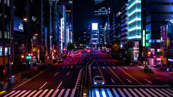 Sebuah malam tiLapse dari jalan kota di Aoyama lebar ditembak zoom — Stok Video