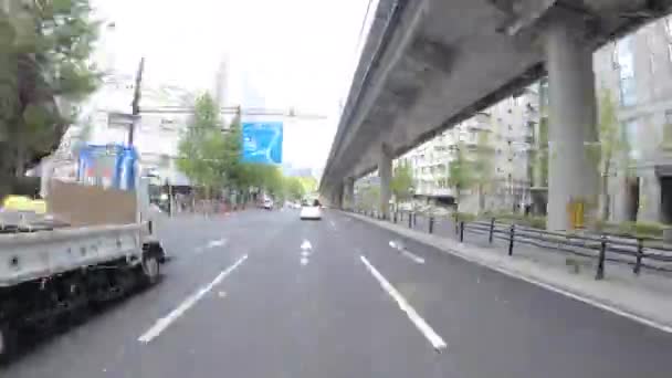 Een pov timelapse van het rijden stad landschap op Aoyama avenue in Tokio — Stockvideo