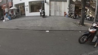 Ho Chi Minh şehir merkezinde trafik sıkışıklığı yavaş ilerliyor.