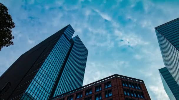 Wolkenlücke in der Geschäftsstadt Tokio — Stockvideo