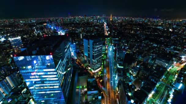 Een avond timelapse van de stad landschap op de stedelijke stad in Tokio brede schot hoge hoek kantelen — Stockvideo
