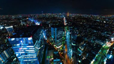 Tokyo 'nun şehir merkezindeki bir gece manzarası yüksek açılı çekim yapıyor.