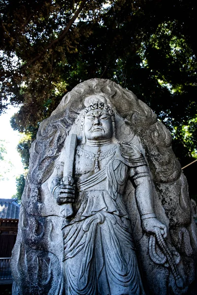 Eine Statue Gottes im Meguro fudo Tempel in Tokio — Stockfoto