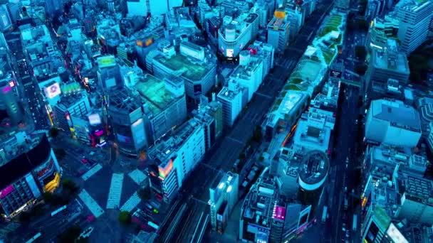 Zmierzch timelapse panoramicznego miejskiego krajobrazu na Shibuya teren wysoki kąt szeroki strzał panning — Wideo stockowe