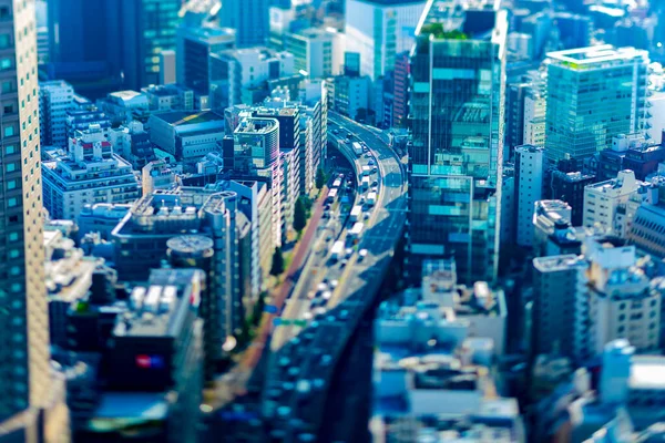 Een miniature rijweg bij de stedelijke stad in Tokio tiltshift — Stockfoto