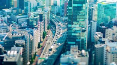 Tokyo kentindeki mini otoyolun zaman çizelgesi. Eğim vardiyası.