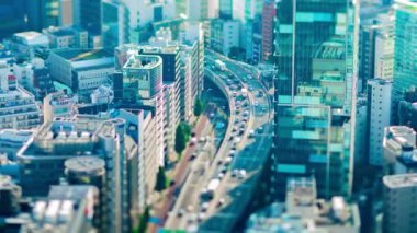 Tokyo 'daki şehir merkezinde mini otoyolun zaman ayarlı zoom' u
