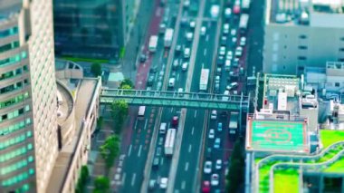 Tokyo 'daki şehir merkezinde mini otoyolun zaman ayarlı zoom' u