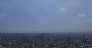 Tokyo yüksek açılı Ebisu bölgesinde panoramik bir şehir manzarası