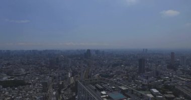 Tokyo yüksek açılı Ebisu bölgesinde panoramik bir şehir manzarası