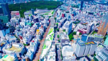 Shibuya Tokyo 'daki Miyashita parkındaki minyatür şehir manzarasının zaman çizelgesi.