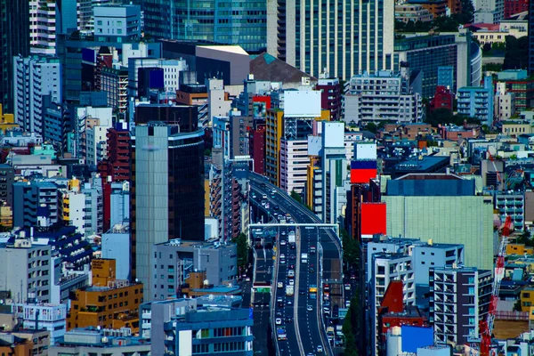 Un ingorgo sulla strada maestra alla città urbana in Tokio lontano tiro — Foto Stock