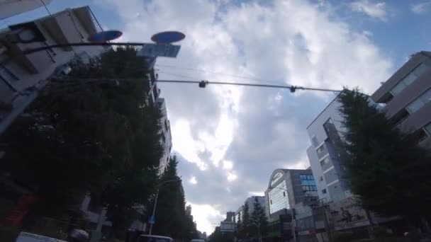 東京の下町を低角度で移動する街並み — ストック動画