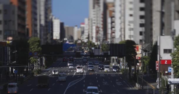 Una calle de tráfico en miniatura en el centro de Tokio tiltshift — Vídeo de stock