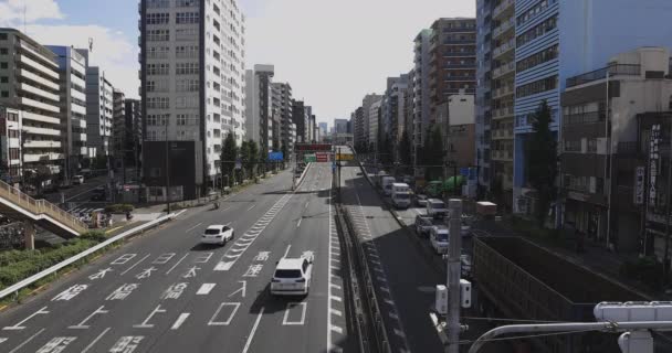 东京市中心的一条交通大街大开了一枪 — 图库视频影像