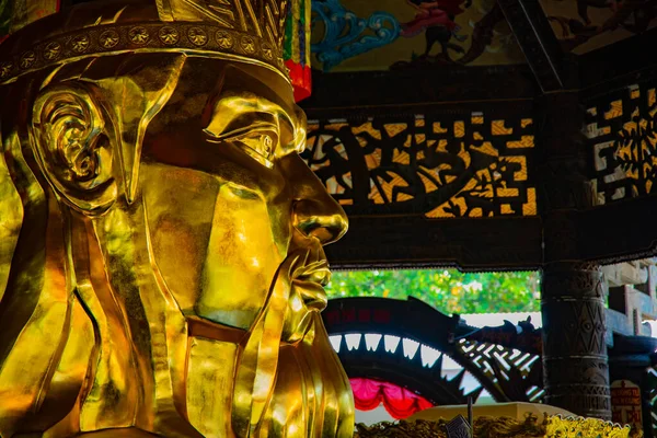 Una estatua del Guardián en el parque Suoi Tien en Ho Chi Minh Vietnam —  Fotos de Stock