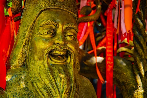 Статуя вартового в парку Суоі Тянь у Хо Ши Мін "ю. — стокове фото