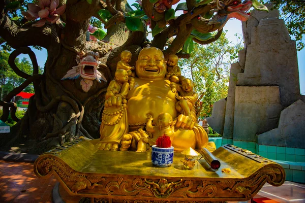 Статуя Стража в парке Суой Тянь в Хошимине, Вьетнам — стоковое фото