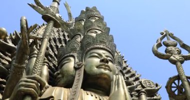 Ho Chi Minh 'deki Suoi Tien parkında 1000 kollu bir Merhamet Tanrıçası.