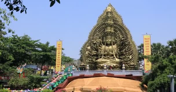 A Goddess of Mercy with a 1000 arms at Suoi Tien park in Ho Chi Minh handheld — Stock Video