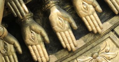 Ho Chi Minh 'deki Suoi Tien parkında 1000 kollu bir Merhamet Tanrıçası.