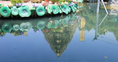 Ho Chi Minh Vietnam 'daki Suoi Tien parkında 1000 kollu bir Merhamet Tanrıçası.