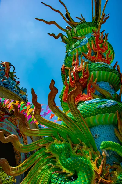 Un gran dragón estatua en el parque Suoi Tien en Ho Chi Minh Vietnam —  Fotos de Stock
