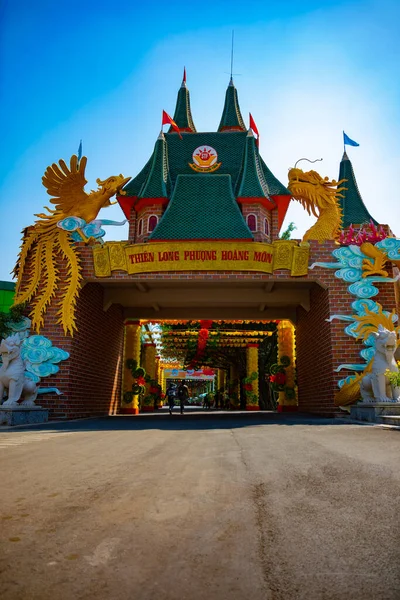 Um grande dragão estátua no parque Suoi Tien em Ho Chi Minh Vietnã — Fotografia de Stock