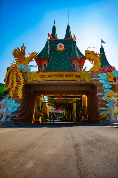 Un gran dragón estatua en el parque Suoi Tien en Ho Chi Minh Vietnam —  Fotos de Stock