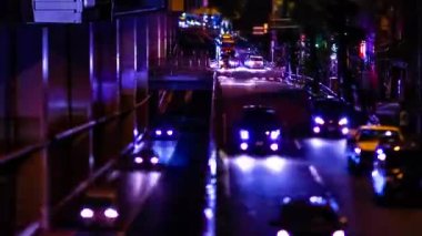 Tokyo 'daki minyatür şehir sokağının gece zoom' u