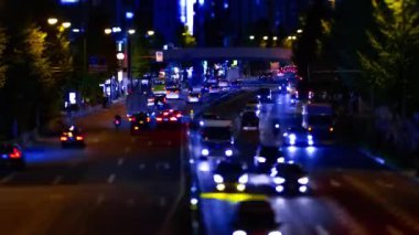 Tokyo 'daki minyatür şehir caddesinin gece dönüşümü.