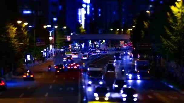 Een avond timelapse van de miniature stedelijke stad straat in Tokio zoom — Stockvideo