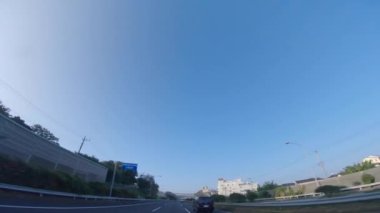 Japonya 'daki otoyolun alçak açılı bir görüntüsü.