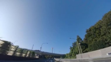 Japonya 'daki otoyolun alçak açılı bir görüntüsü.