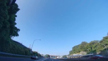 Japonya 'daki otoyolun alçak açılı bir görüntüsü.