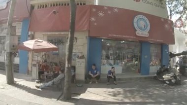 Ho Chi Minh şehir merkezinde trafik sıkışıklığı yavaş ilerliyor.