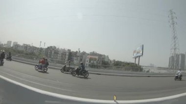 Ho Chi Minh şehir merkezinde trafik sıkışıklığı yavaş ilerliyor.