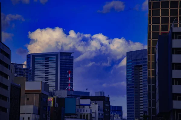 En stadsbild nära byggnaden i Tokyo långsökt — Stockfoto