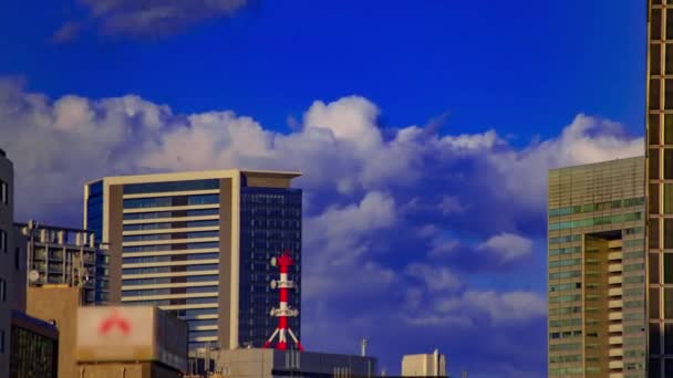 O scurgere de timp de nor în apropierea clădirii din Tokyo — Videoclip de stoc