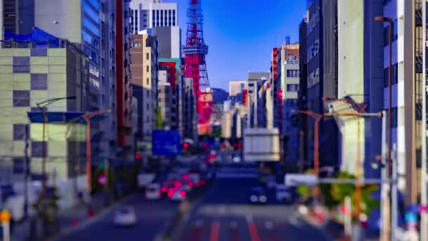 A timelapse of miniature traffic at the urban street behind Tokyo tower tiltshift tilting — Stock Video