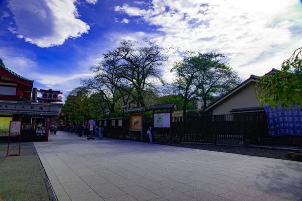 A traditional landscape at Nakamise street in Asakusa Tokyo — Stock Photo, Image