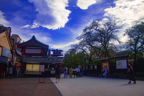 Hagyományos táj az Asakusa Tokyo-i Nakamise utcában — Stock Fotó